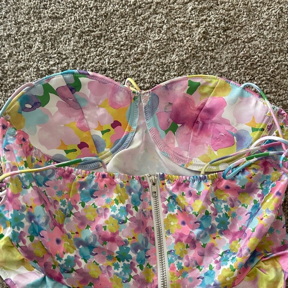 Corset - Picture 2 of 4